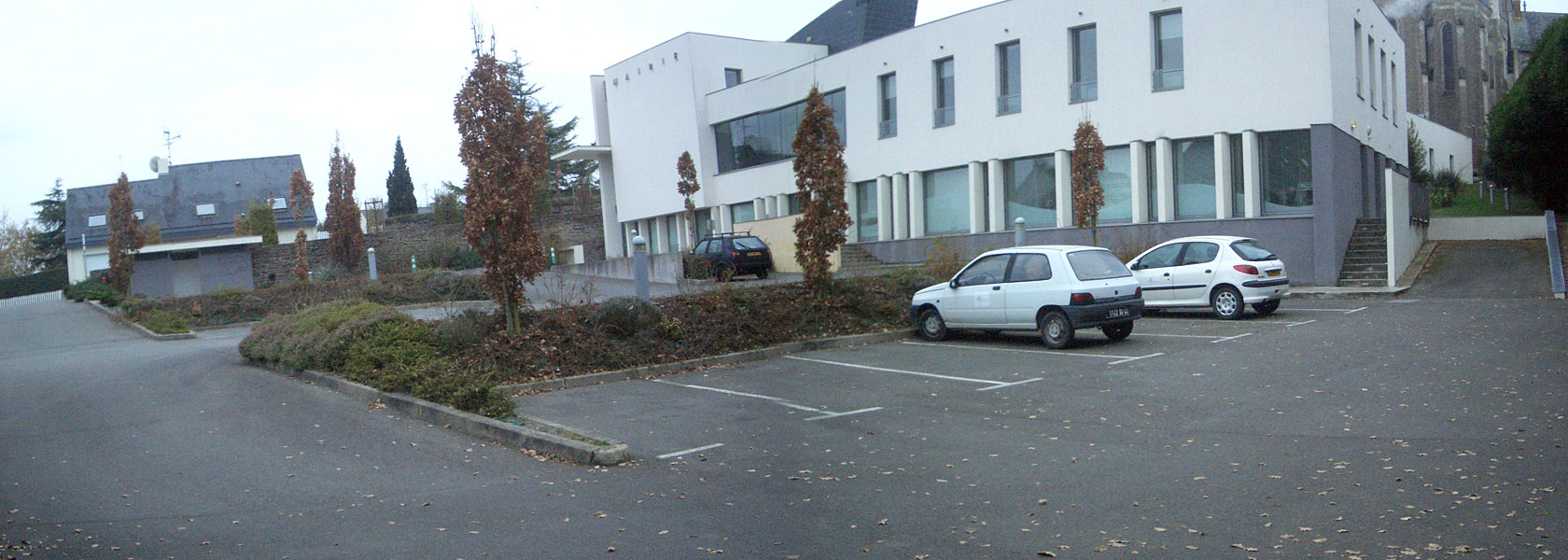 La Mairie Plaza Herbignac Skate Spot 3/5