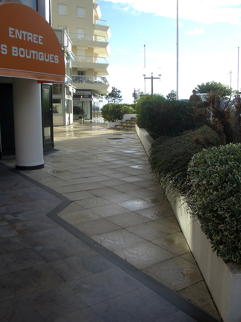 The Casino Spot Street La Baule Escoublac Skate Spot 3/5