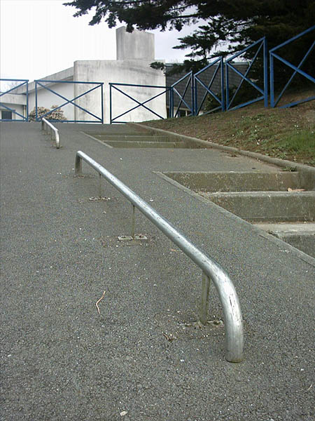 Tiez Névez Skatepark Landivisiau Skate Spot 2/5