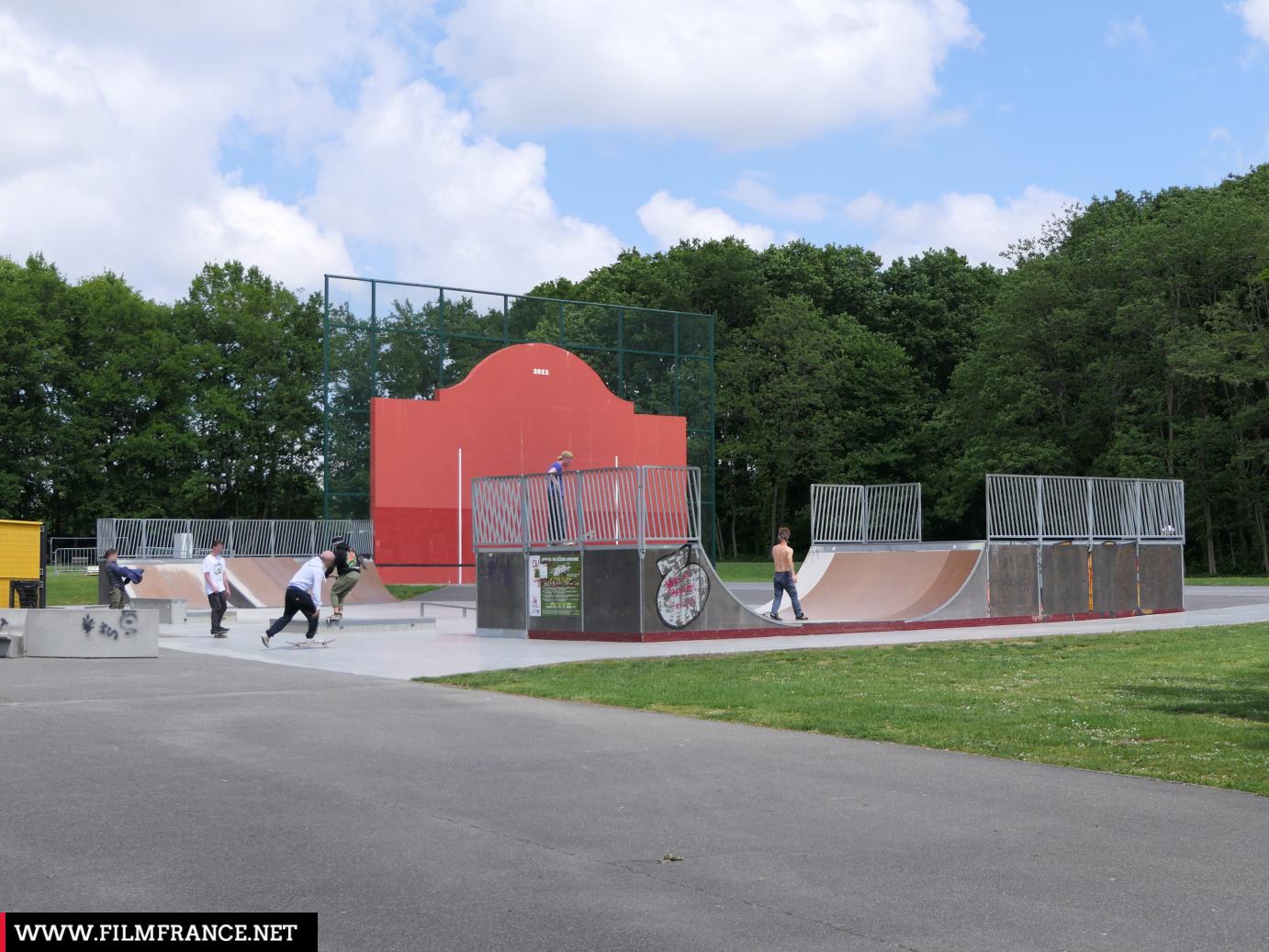 Plaines des Sports Skatepark Lons Skate Spot 3/5