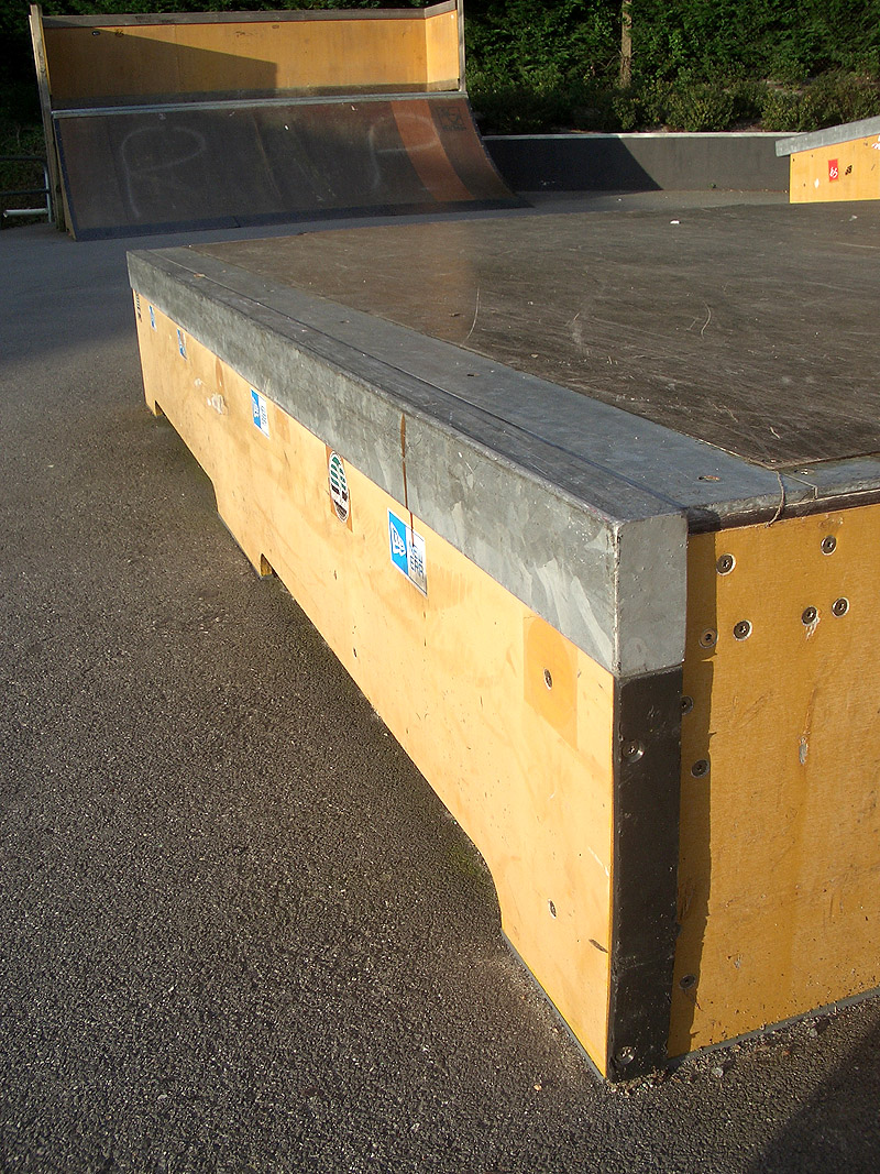 Palais des Congrès Skatepark Le Loroux Bottereau Skate Spot 3/5