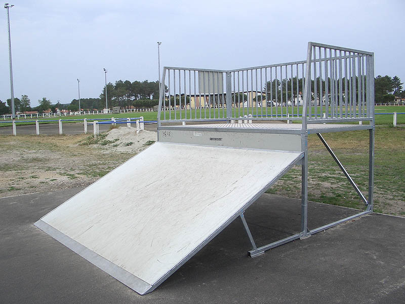 La Piscine Skatepark Mimizan Skate Spot 2/5