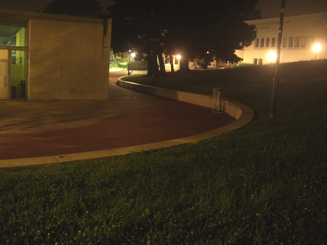 Fac de Lettres Spot Street Nantes Skate Spot 3/5