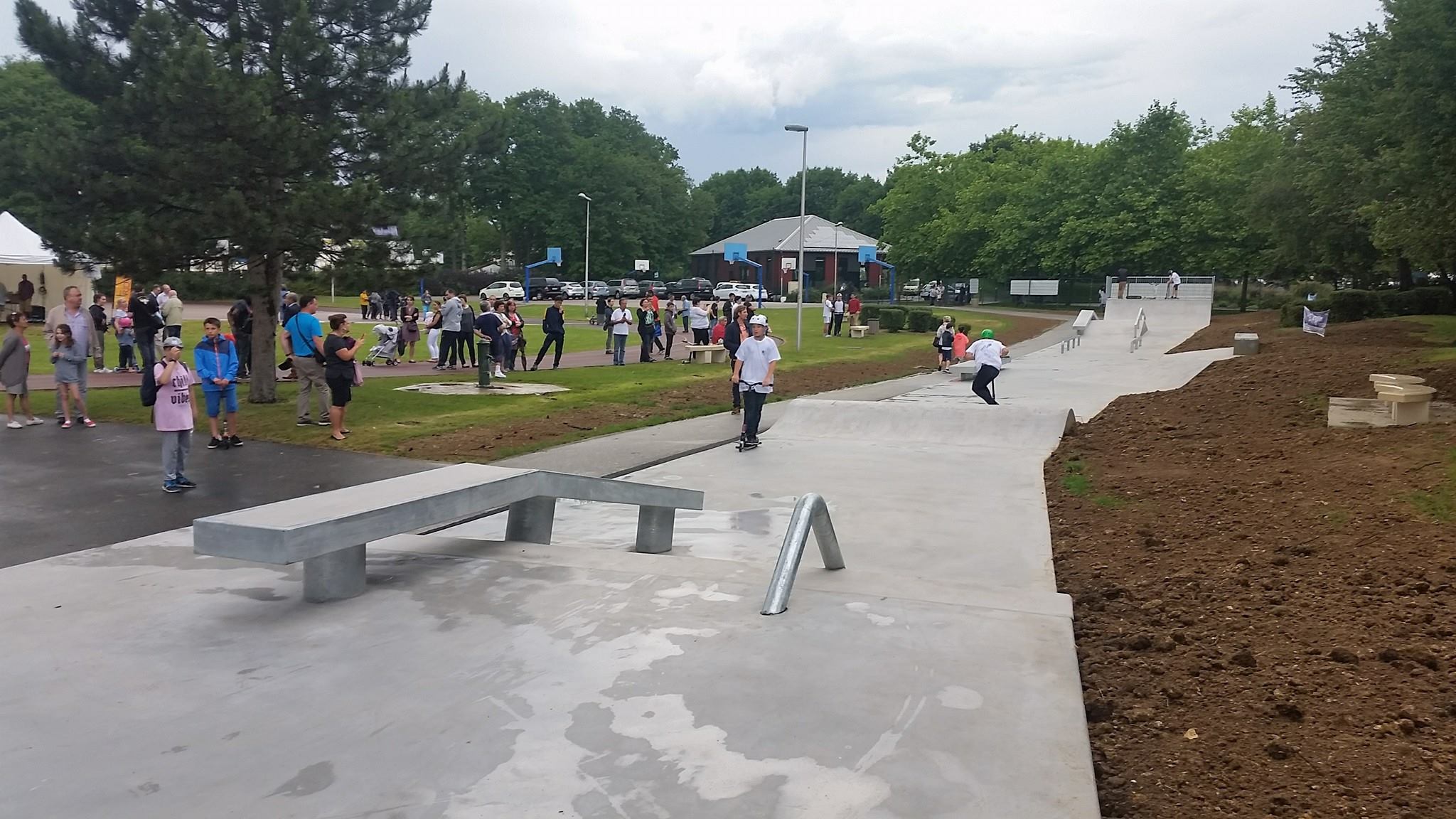 Le Bois Spot Street Maurepas Skate Spot 3/5