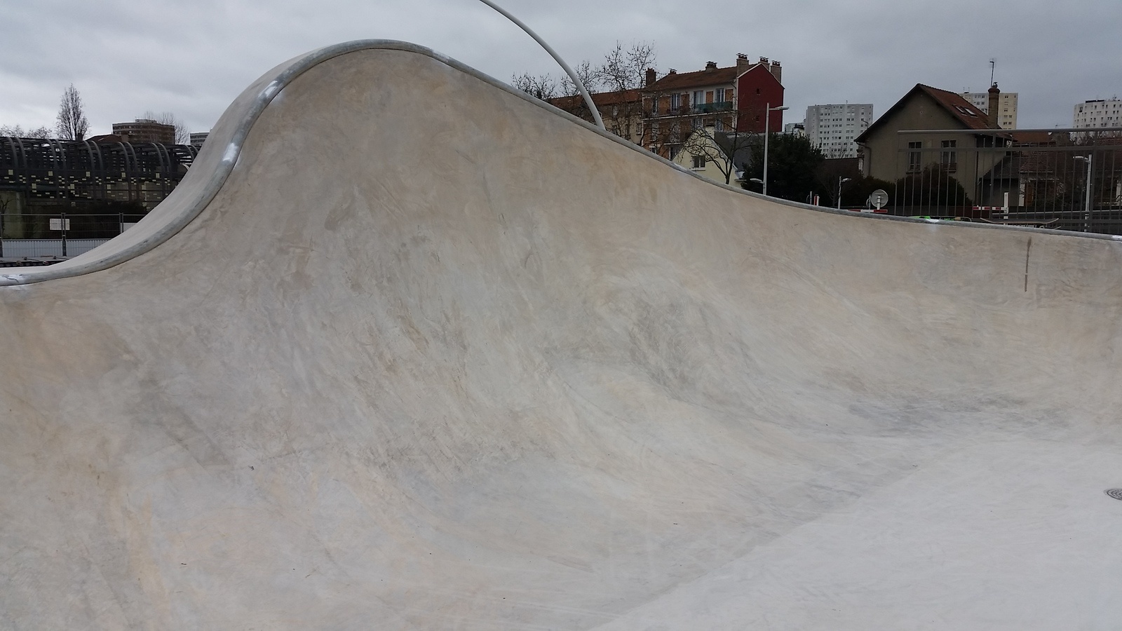 Hoche Bowl Nanterre Skate Spot 5/5