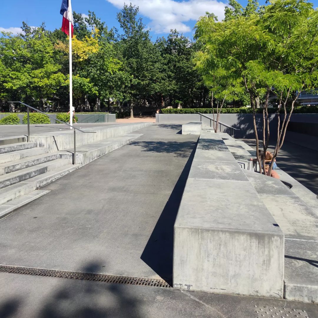 Jardin Eugénie Djendi Spot Street Paris Skate Spot 4/5
