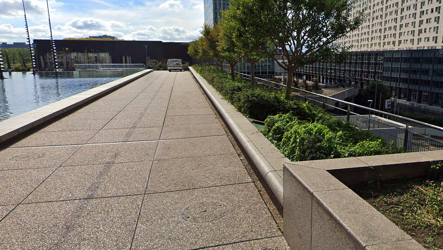 Bassin Takis Plaza Courbevoie Skate Spot 3/5