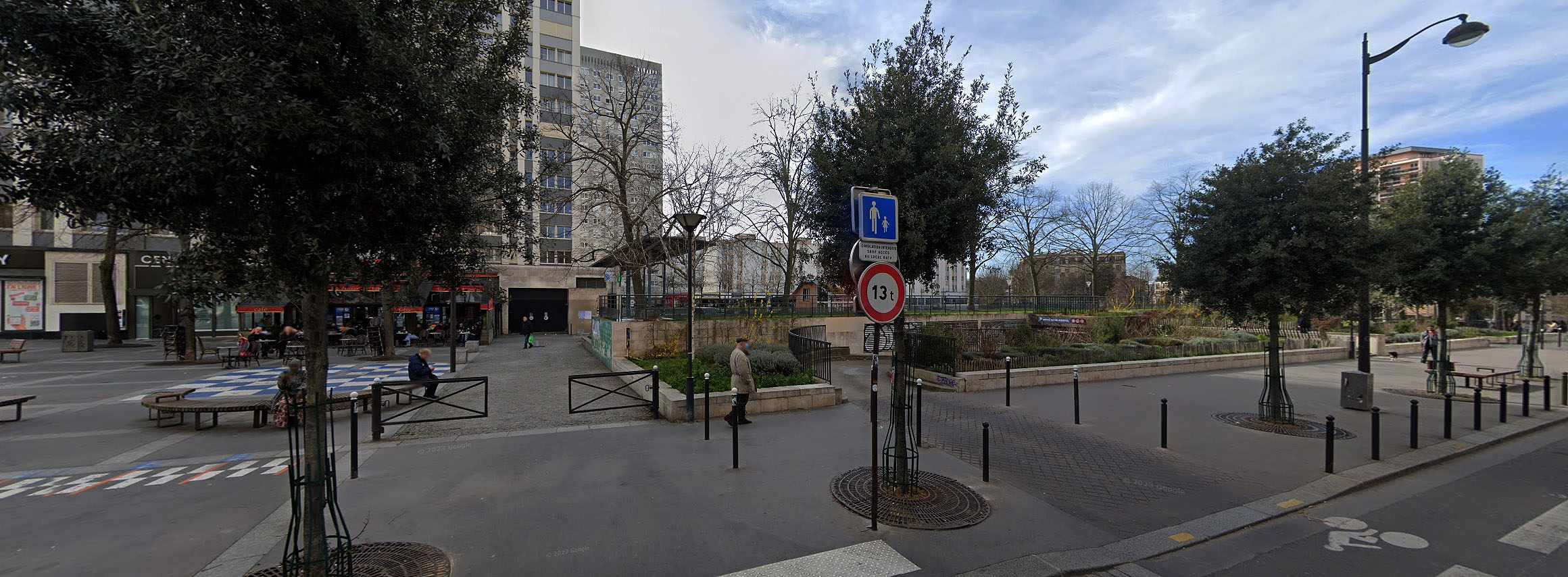 Place des Fêtes Plaza Paris Skate Spot 3/5