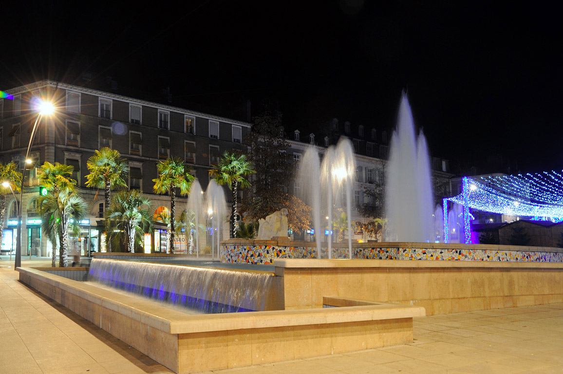 La Fontaine Plaza Pau Skate Spot 4/5
