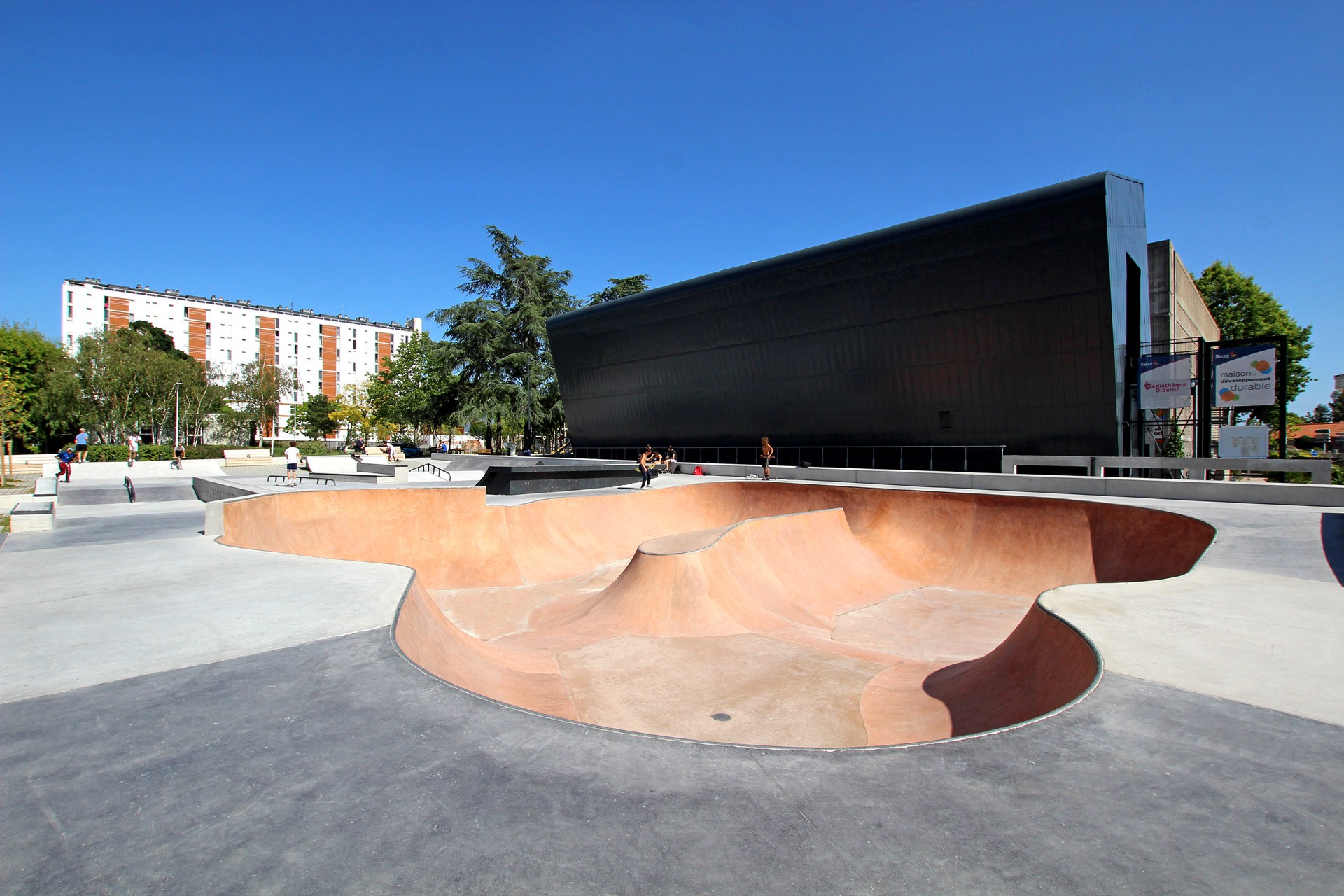 Médiathèque Diderot Skatepark Rezé Skate Spot 5/5