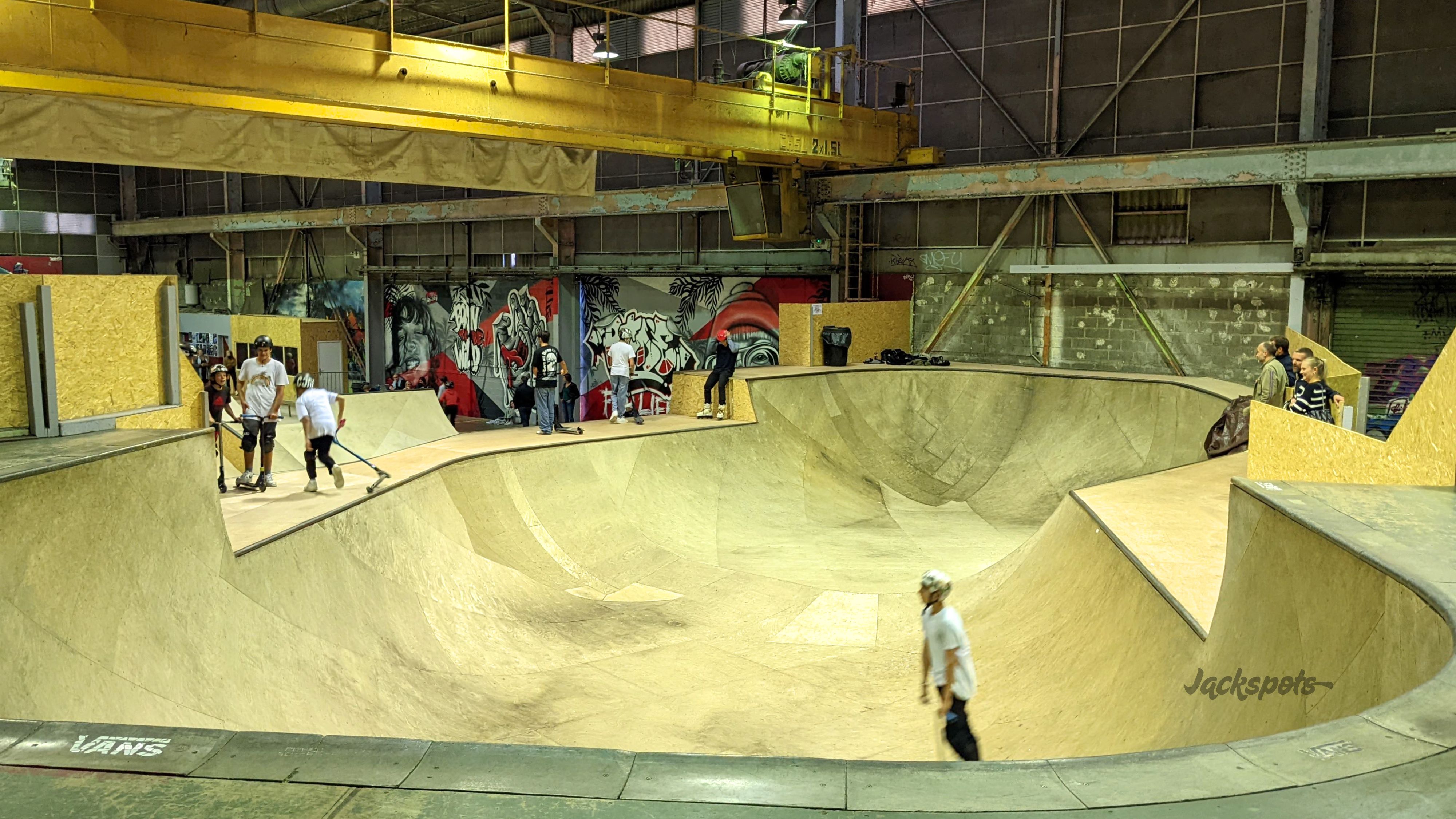 Skatepark of Rouen Indoor Rouen Skate Spot 5/5