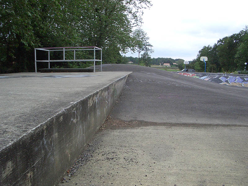 Saint Lon les Mines Pumptrack Saint Lon les Mines Skate Spot 3/5