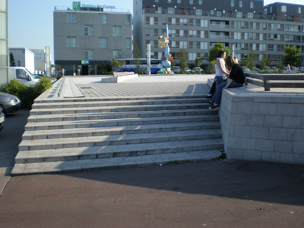 Place Amerique latine Spot Street Saint Nazaire Skate Spot 3/5
