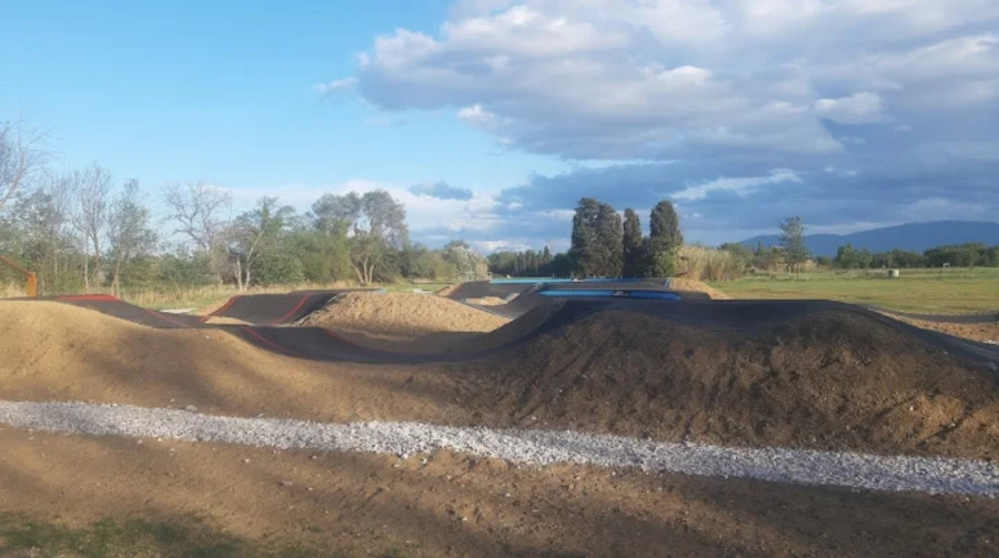 Stade Municipal Pumptrack Saint Nazaire Skate Spot 2/5