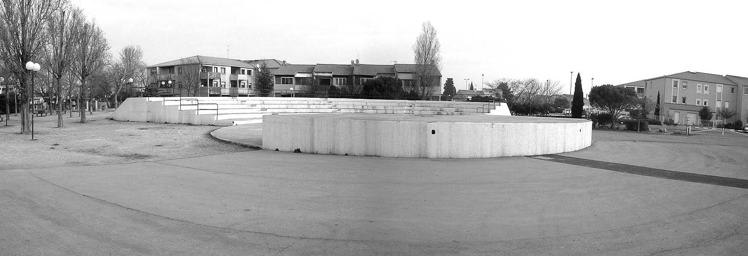 Médiathèque Spot Street Villenueve les Maguelone Skate Spot 3/5