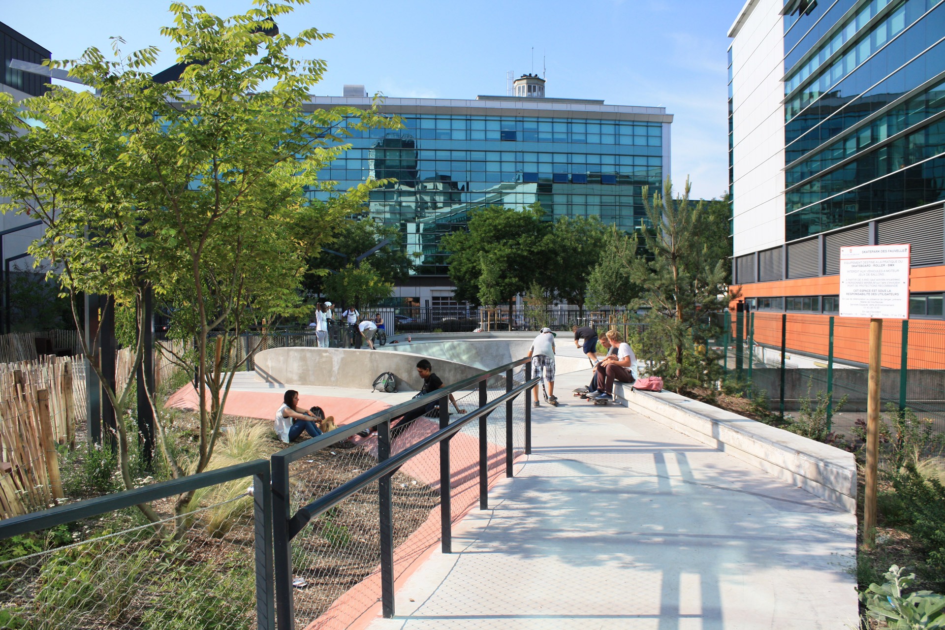 Jardin Des Fauvelles Skatepark Courbevoie Skate Spot 4/5