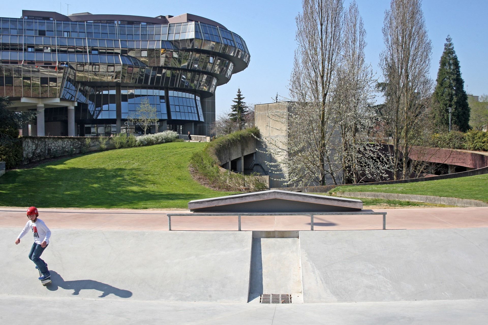 L' Arsenal Plaza Rennes Skate Spot 5/5