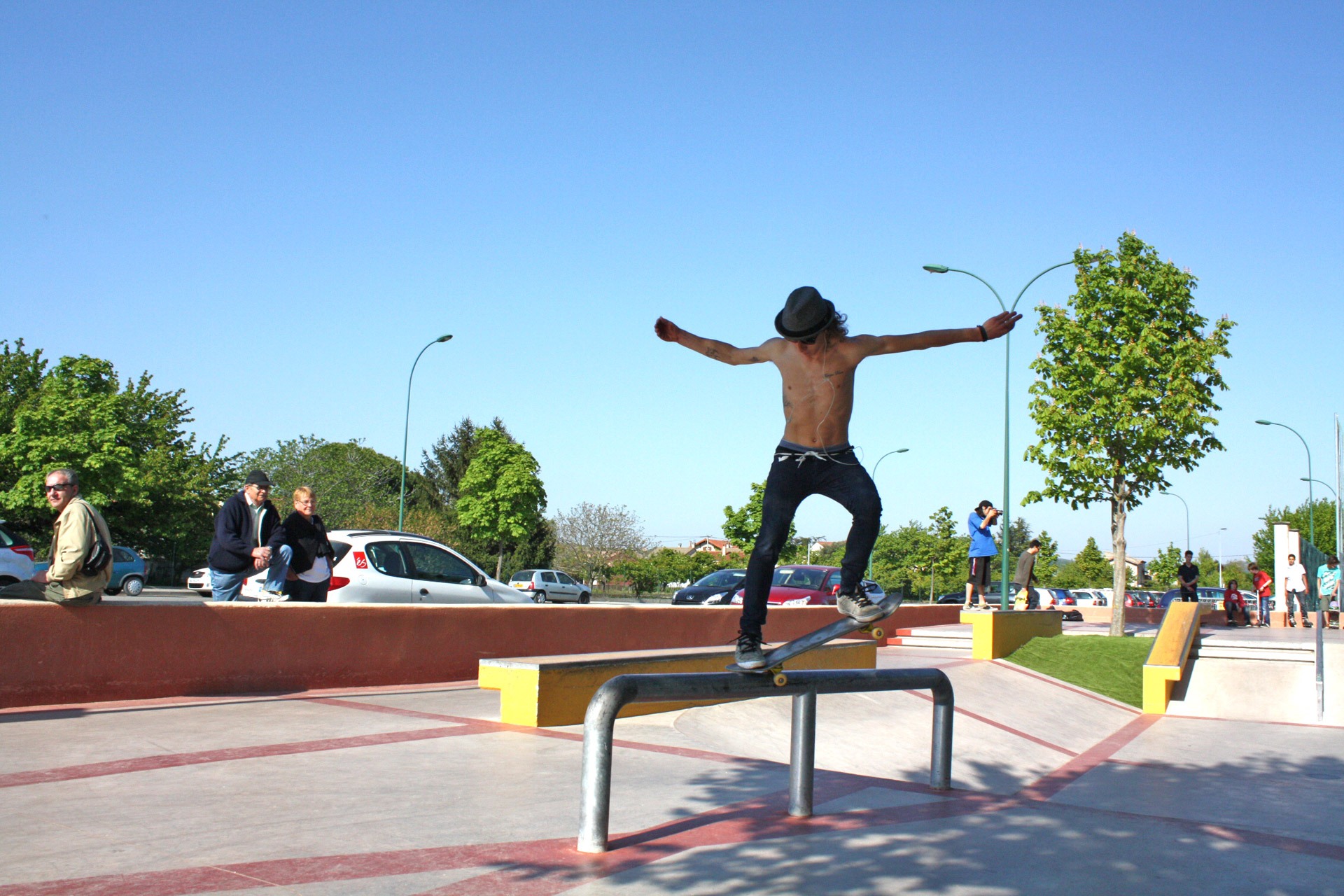 Gymnase Longo Spot Street Tournon sur Rhône Skate Spot 3/5