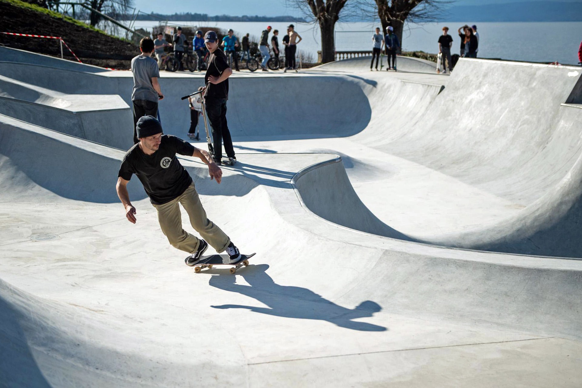 Bowl d' Évian Bowl Évian les Bains Skate Spot 5/5