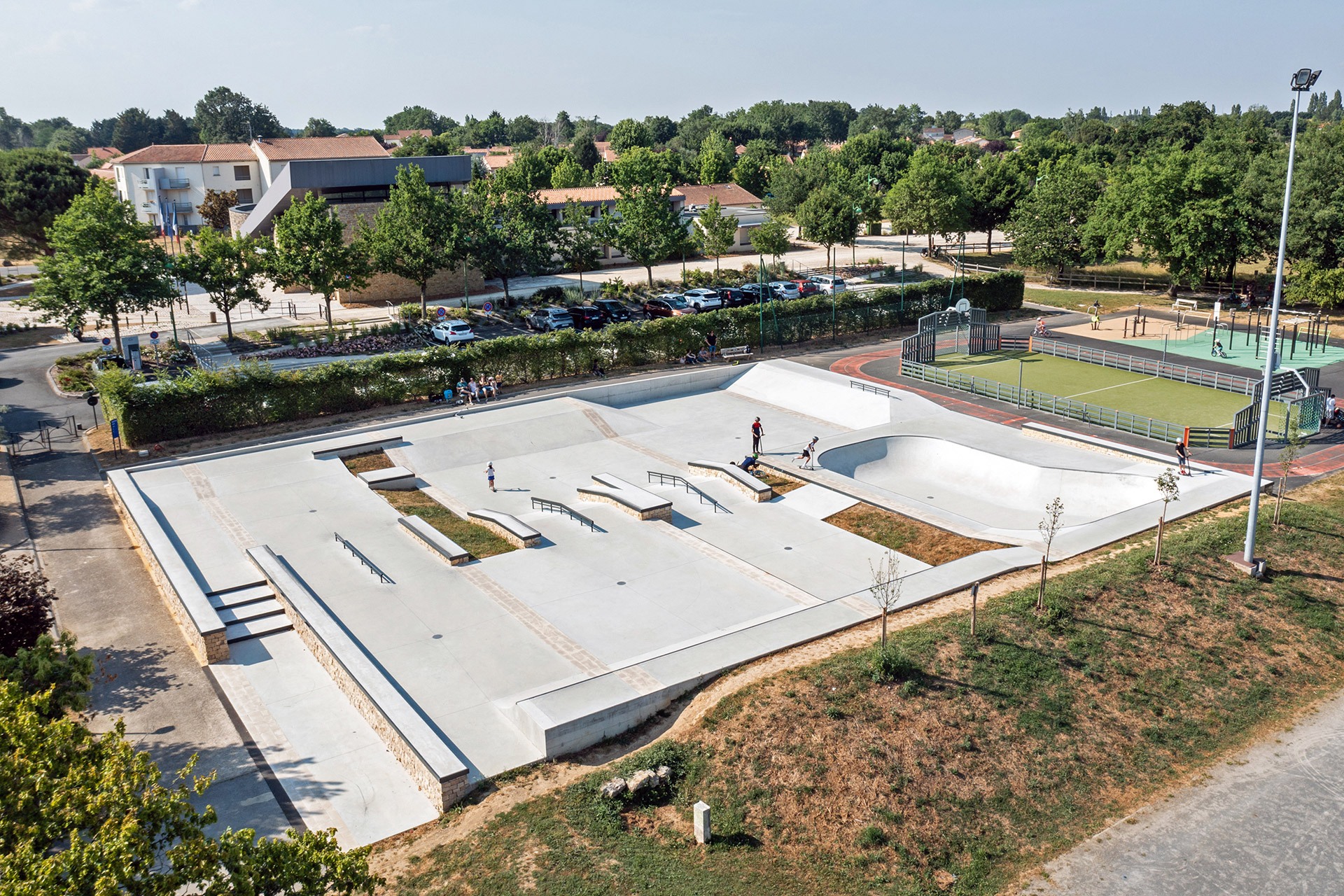Les Châtaigniers Skatepark Fontaine le Comte Skate Spot 4/5