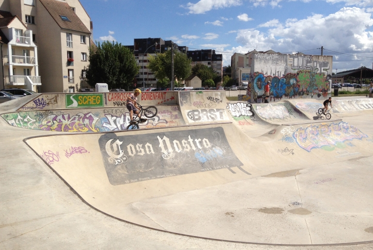 Les Deux Rives Bowl Troyes Skate Spot 4/5