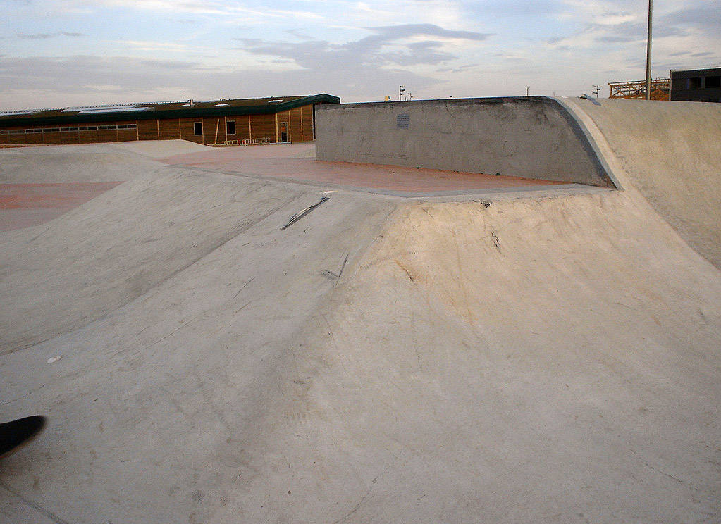 Carré De Soie Bowl Vaulx en Velin Skate Spot 4/5