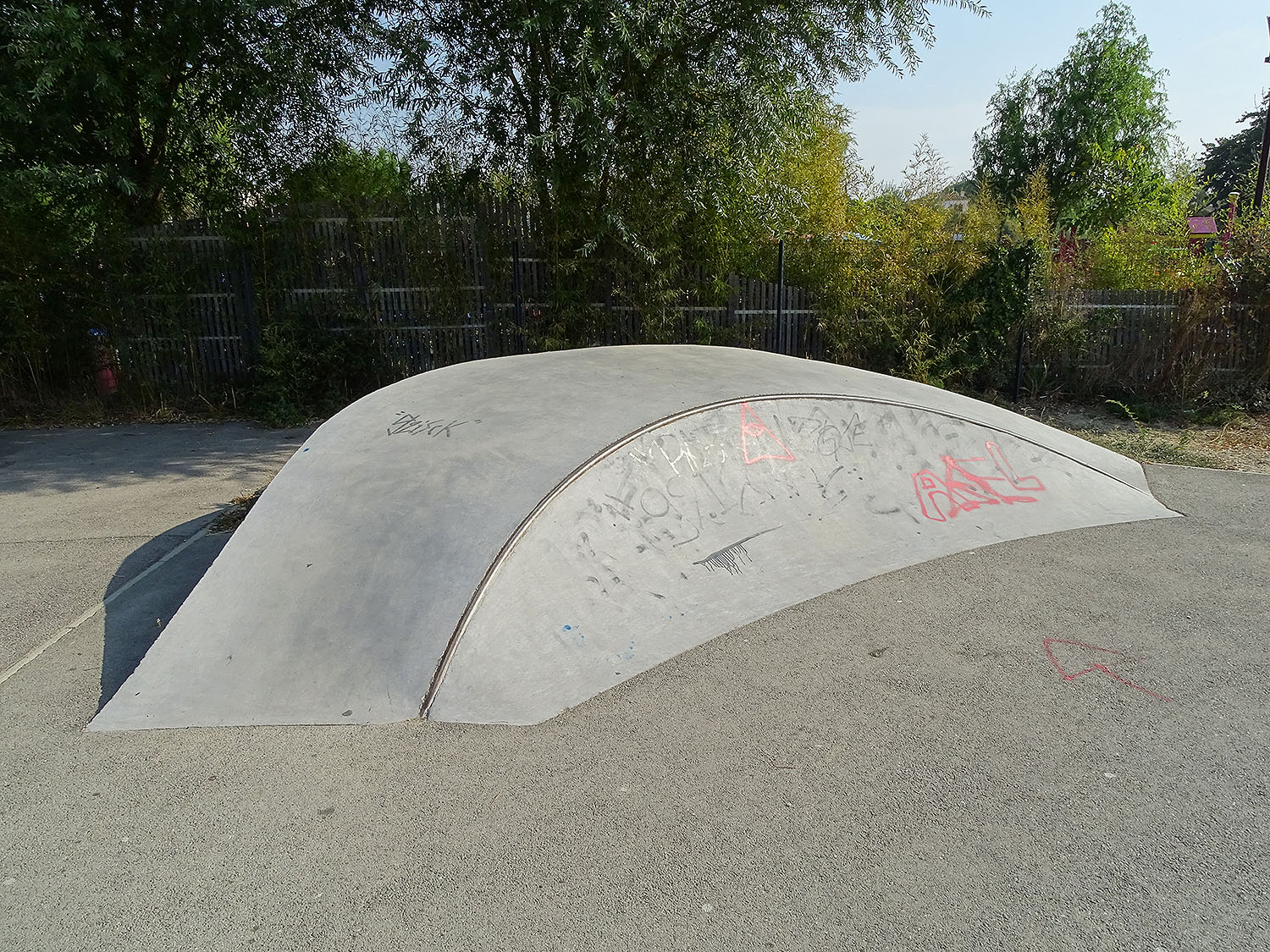 Neuf des Boudres Skatepark Aigues Mortes Skate Spot 2/5