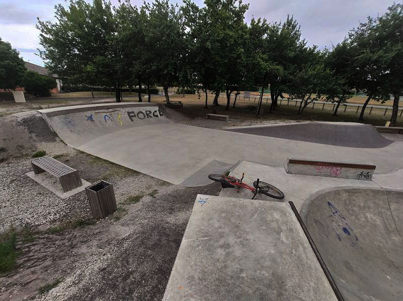 Bateau Lyre Skatepark Le Barp Skate Spot 4/5