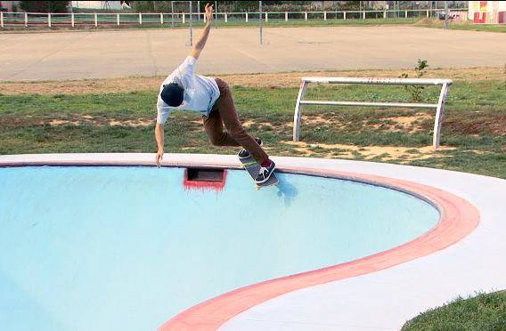Château de l' Hers Bowl Toulouse Skate Spot 4/5