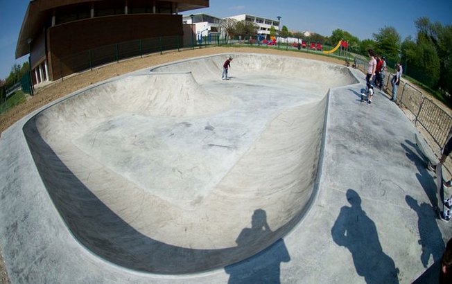 Parc des Frênes Bowl Montévrain Skate Spot 4/5