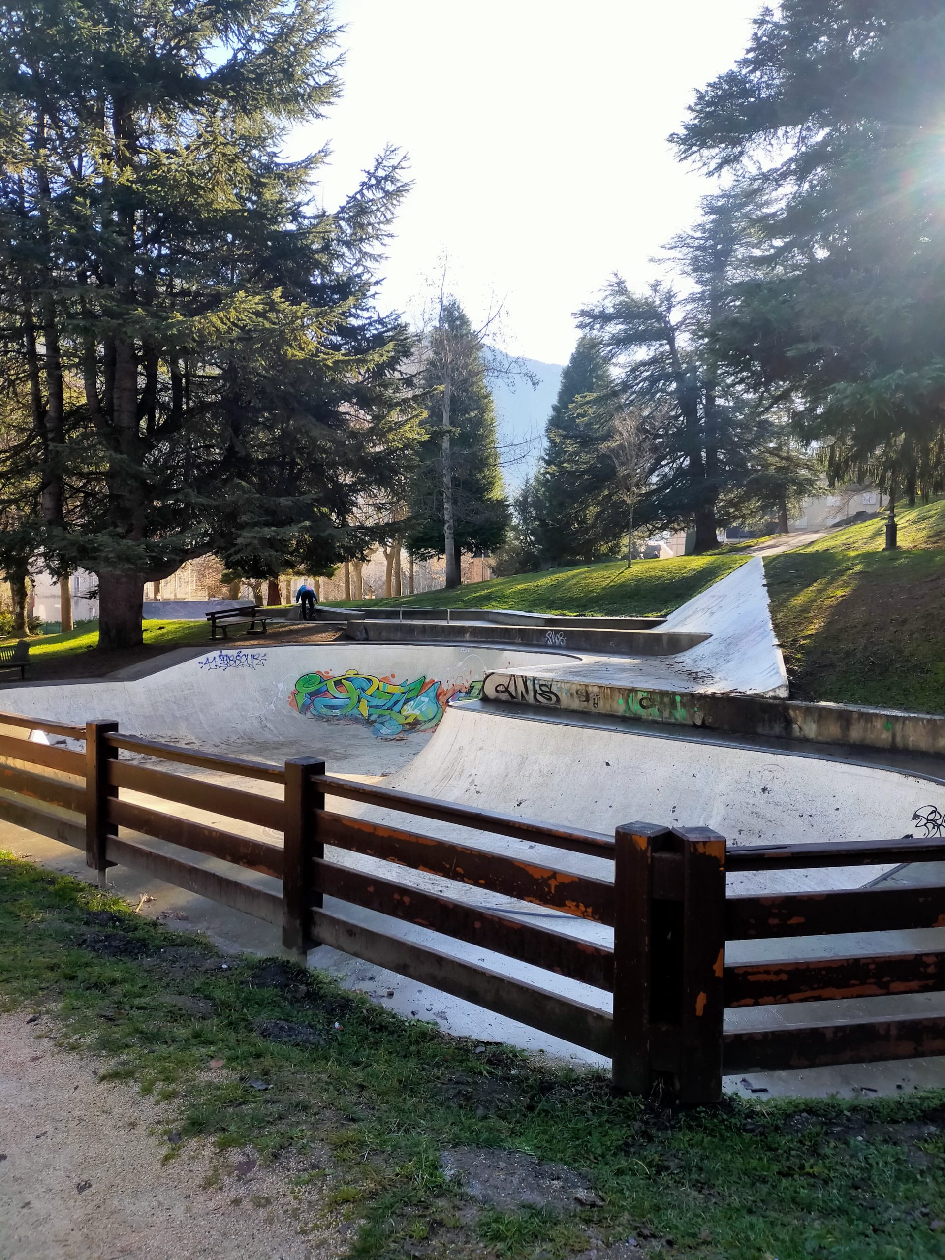 Quinconces Bowl Bagnères de Luchon Skate Spot 3/5