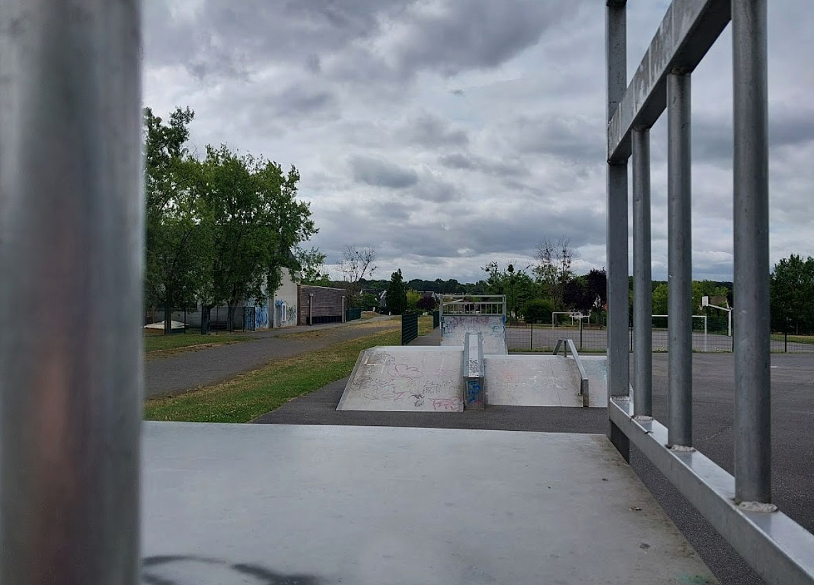 Violette Skatepark Joué lès Tours Skate Spot 2/5