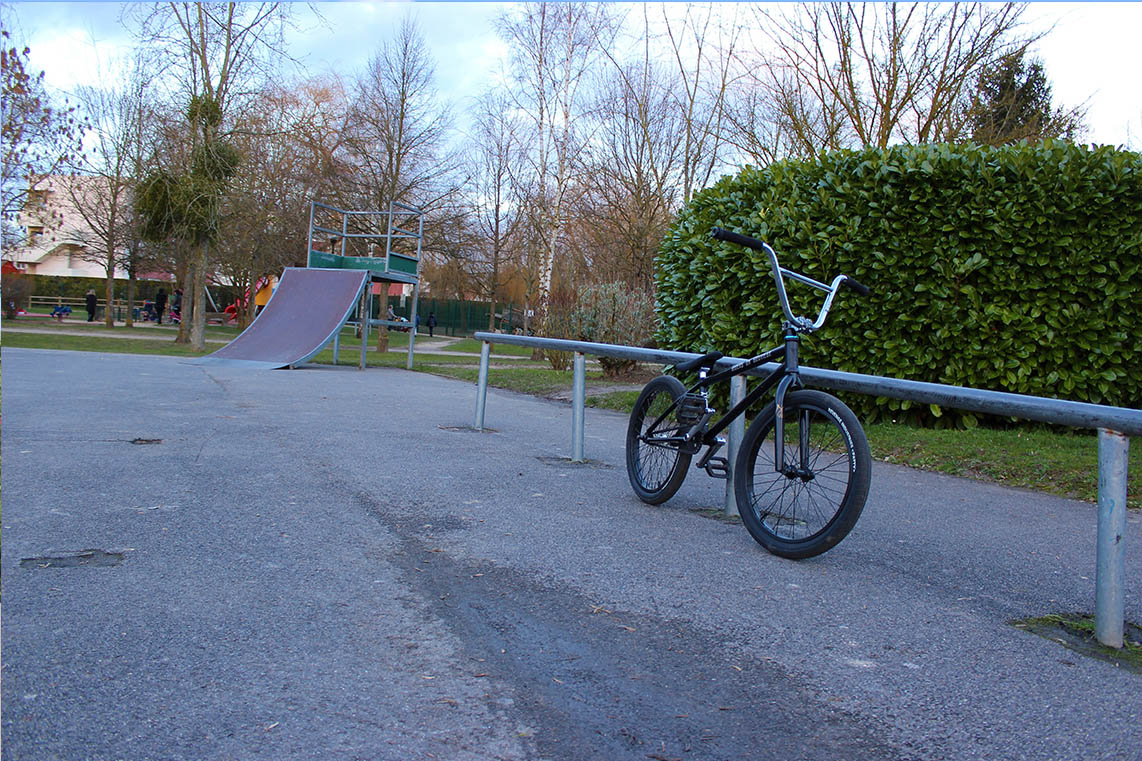Plaine de Jeux Skatepark Gouvieux Skate Spot 2/5