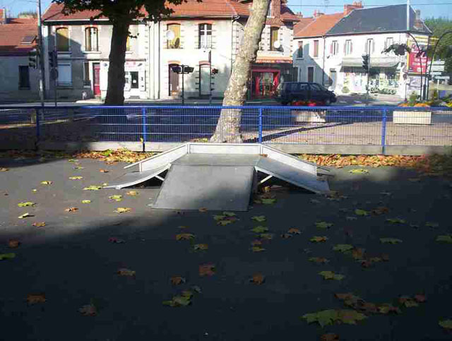 Pont du châtelet Skatepark Montluçon Skate Spot 1/5