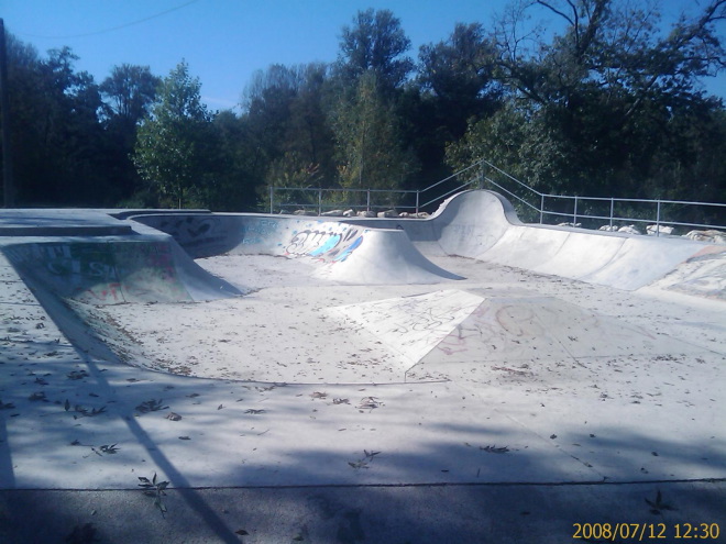 L' Écluse Bowl Saint Léon sur l'Isle Skate Spot 3/5