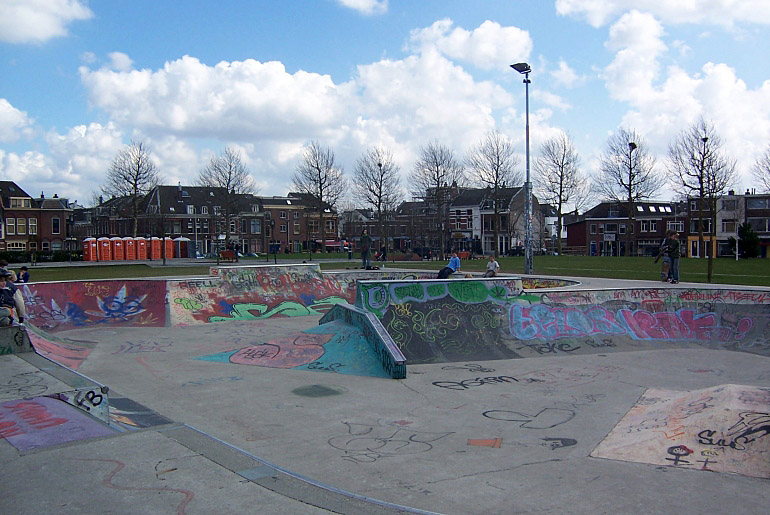 Griftpark Bowl Utrecht Skate Spot 4/5