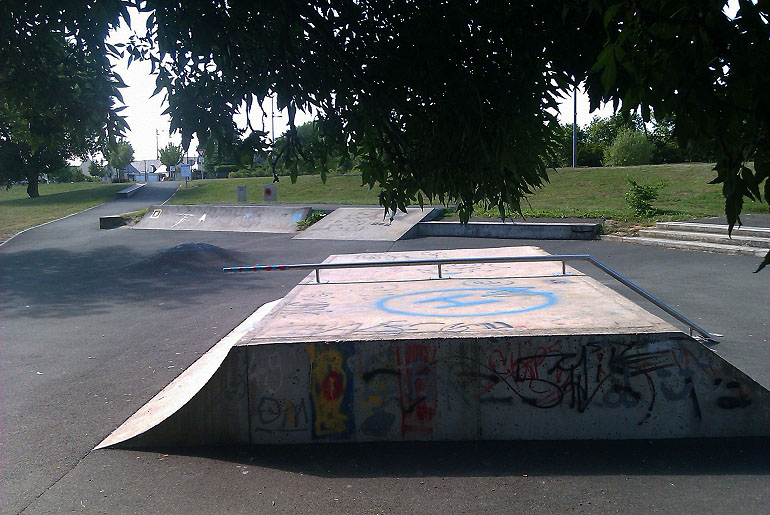 Écouflant Skatepark Écouflant Skate Spot 2/5