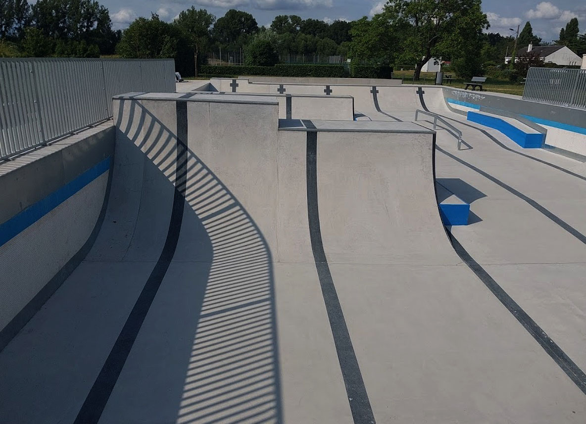 La Piscine Skatepark L' Île Bouchard Skate Spot 3/5