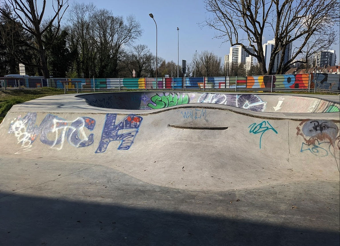 Salle du Romarin Skatepark La Madeleine Skate Spot 3/5