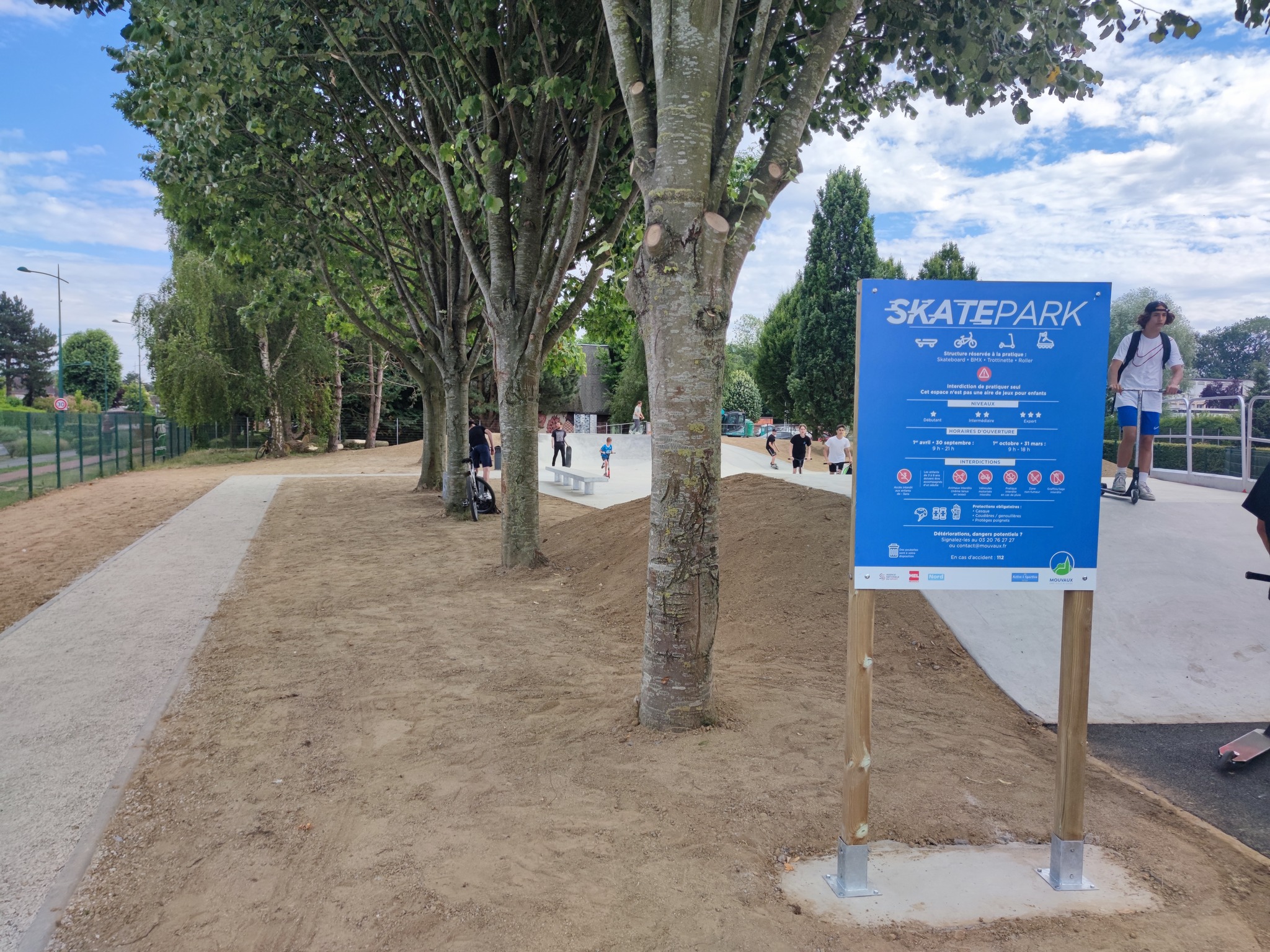 Parc des Sports Skatepark Mouvaux Skate Spot 3/5