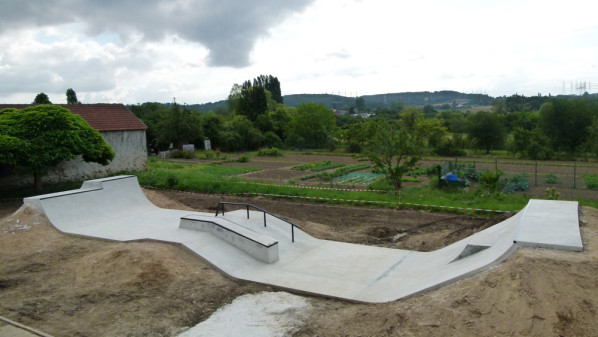 Mairie Skatepark Saulx les Chartreux Skate Spot 2/5