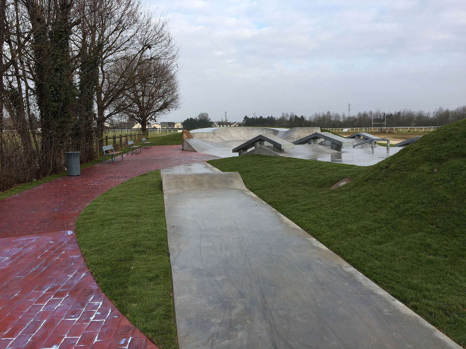 Salle des fêtes Skatepark Tournan en Brie Skate Spot 3/5