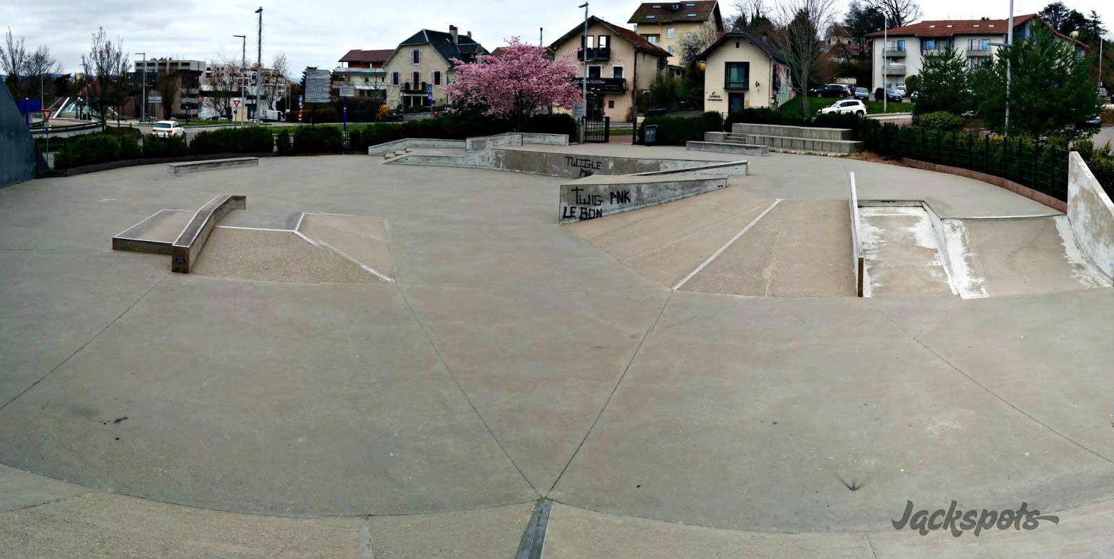 Le Vieux Skatepark Annecy Skate Spot 3/5