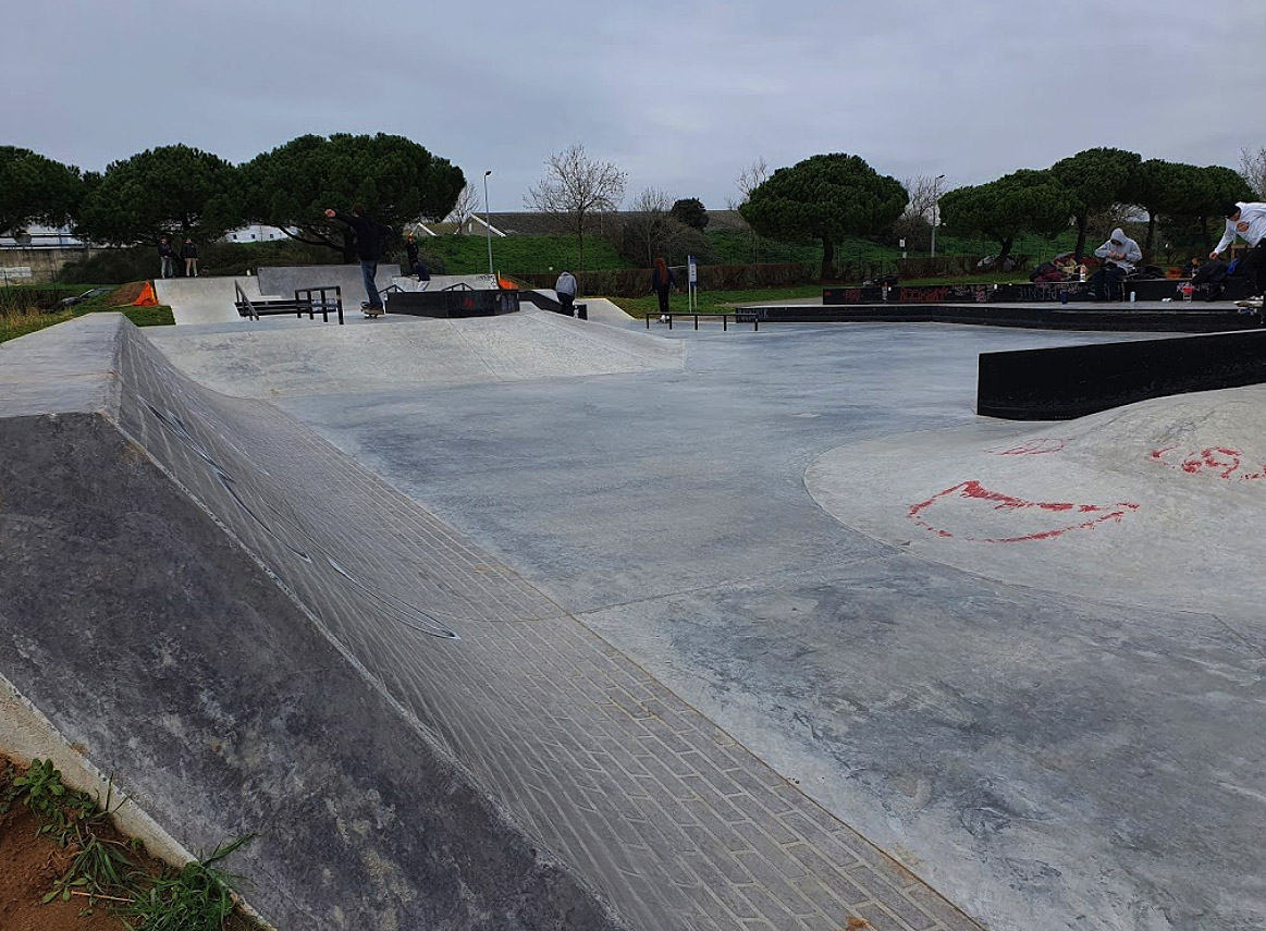 Port Neuf Skatepark La Rochelle Skate Spot 3/5