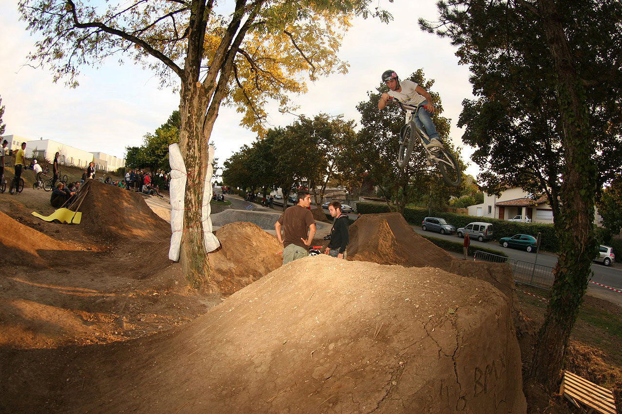 Dirt Bowl Dirt Saintes Skate Spot 2/5