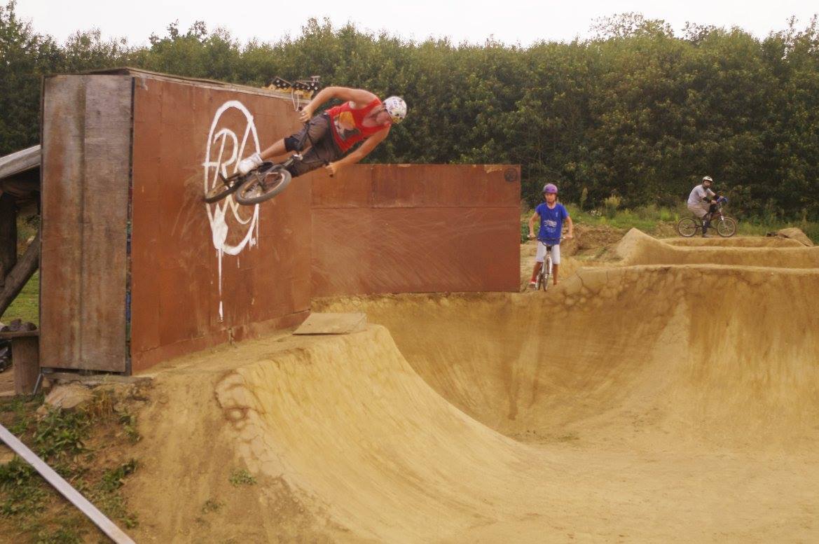 Trail'R Dirt Pouzauges Skate Spot 5/5