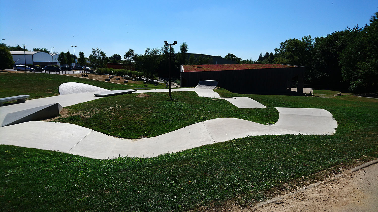 Espace Simone De Beauvoir Skatepark Treillières Skate Spot 3/5