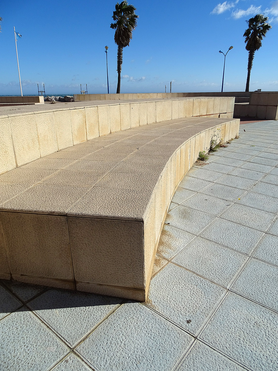 Place Sauveur Sourribes Plaza Sainte Marie la Mer Skate Spot 5/5