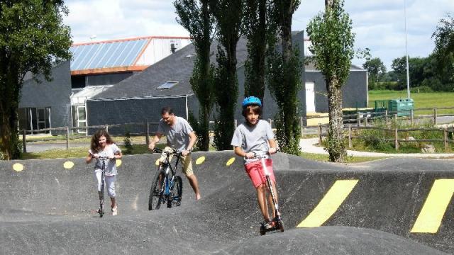 Salle Des Fêtes Pumptrack Caudan Skate Spot 3/5