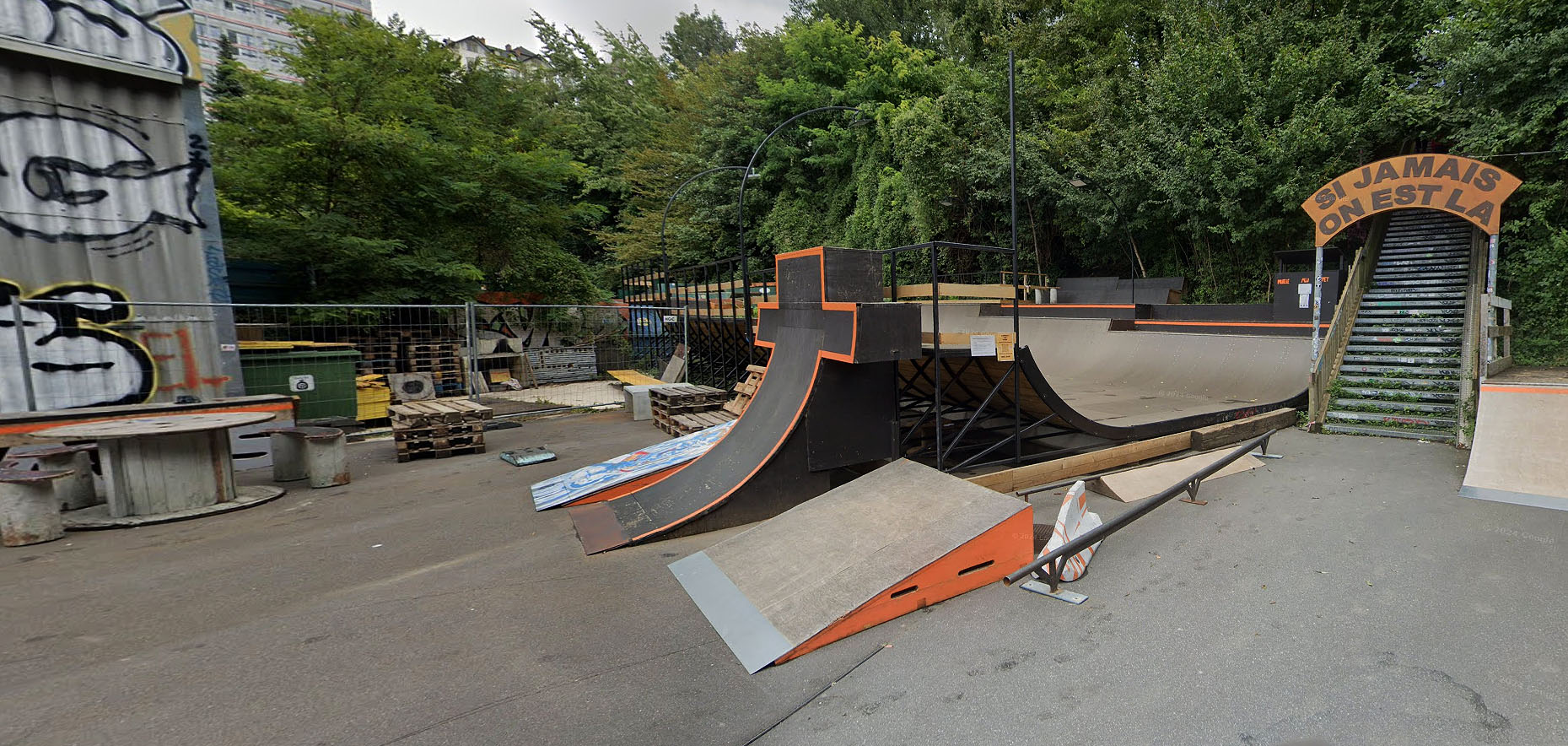 La Fièvre Hs36 OUT Spot Street Lausanne Skate Spot 4/5